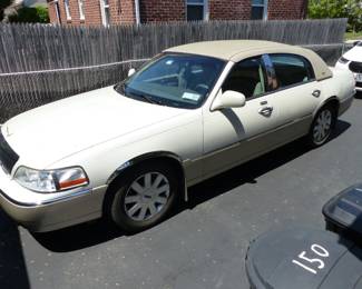 2005 Lincoln Town Car Limited With 105,201 miles