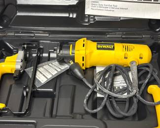 This is a DeWalt DW660 Heavy Duty Cut-Out Tool