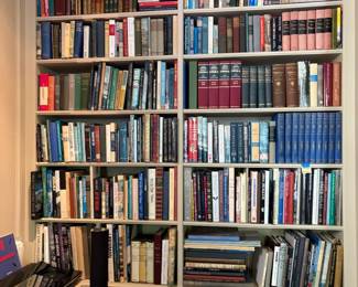 Overview of the room - a great collection of books seen in the bookcase