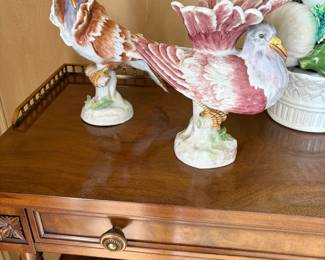 $450. Pair of French porcelaine birds. Late 19th century.