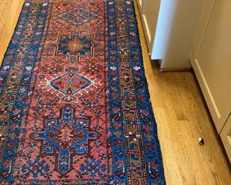 Antique Persian Heriz rug. 3' x 11'9"
