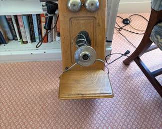 Antique phone - untested