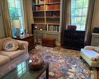 Overview of the room - a great collection of books seen in the bookcase.