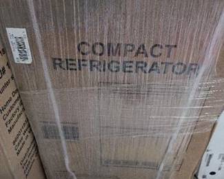 23.4 in. 5 cu. ft. Built-In and Standard Beverage Refrigerator