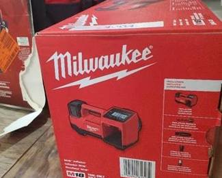 Milwaukee M18 18 V 150 psi Tire Inflator