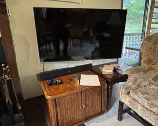 flat screen TV & end tables