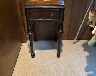Bed table