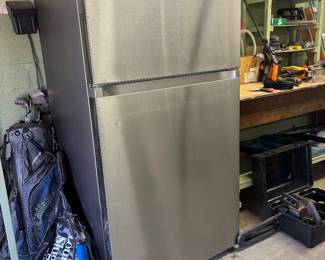 Refrigerator 