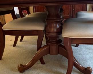Thomasville Style Furniture King Street Collection Dining Set