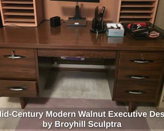 MidCentury Modern Walnut Executive Desk by Broyhill Sculptra