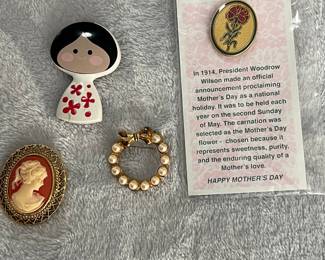 Brooch Lot