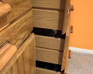 Broyhill Style Oak Dresser