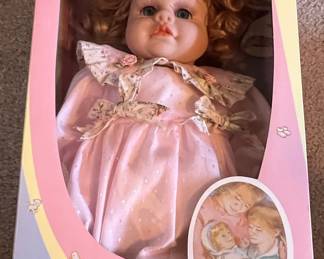 Sweet and Innocent Collection Cuddle Me Babies Vinyl Baby Doll