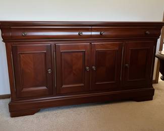 Universal Furniture Style Cherry Contemporary Traditional Style Sideboard
