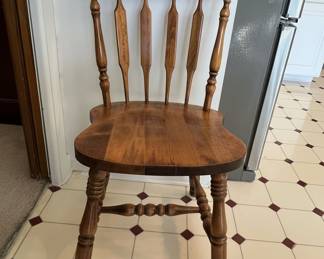 Tell City Style Spindle Back Oak Dining Table and Four Chairs