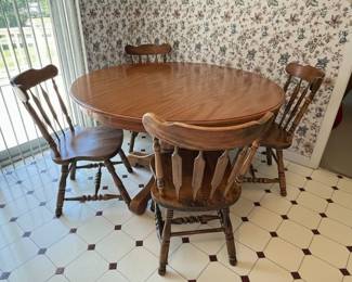 Tell City Style Spindle Back Oak Dining Table and Four Chairs