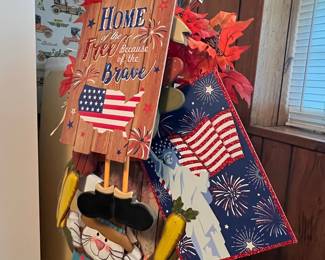 Patriotic Themed Wooden Decorative Wall Hanging with Bunny Accent