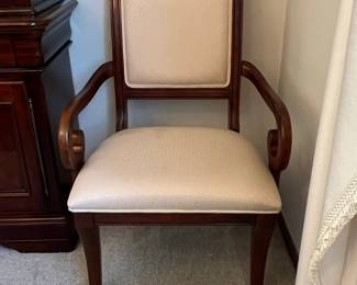 Thomasville Style Furniture King Street Collection Dining Set