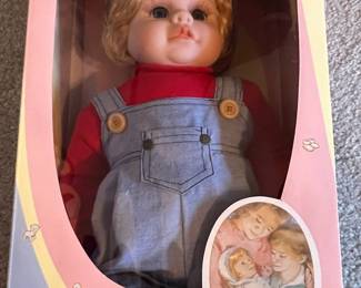 Sweet and Innocent Collection Cuddle Me Babies Vinyl Baby Doll