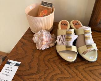 Lane Dresser with Mirror, Women's Shoes 