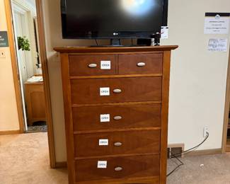 Tall Dresser, Lg TV