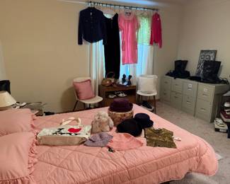 Vintage Bedding, Clothing 
