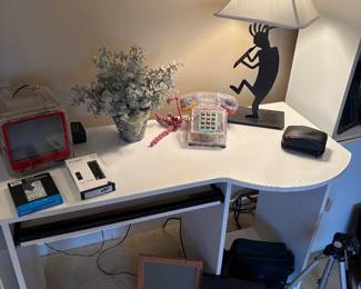 Another view of the desk and accessories