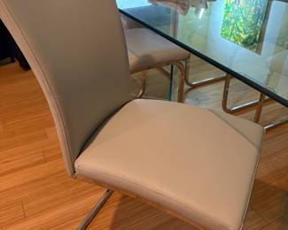 Another view of the chairs with the table (6)