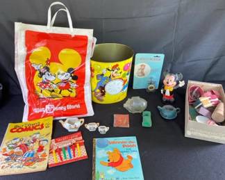 Walt Disney World Plastic Tourist Bag  Winnie The Pooh  Mickey  Other Kids Toys