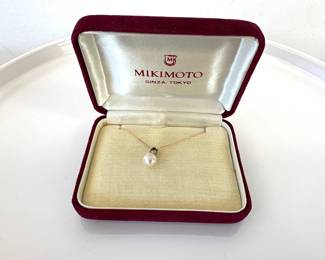 Lot 6116  Mikimoto Pearl on 14K Gold Pendant Necklace