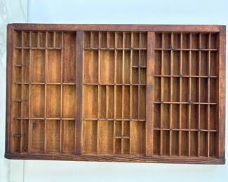 Lot 6231  Vintage Wooden Printers Tray  Miniatures Display
