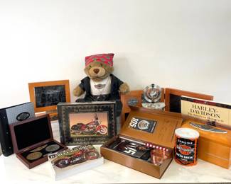 Lot 6075  Harley Davidson Decor  Books  Memorabilia