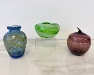 Lot 6494  Art Glass Vases Lidded Apple Jar