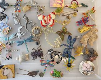Lot 6204  Vintage Garden Themed Pins Brooches