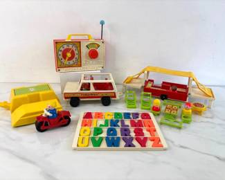 Lot 6466  Vintage Fisher Price Toys Little People Camper Etc