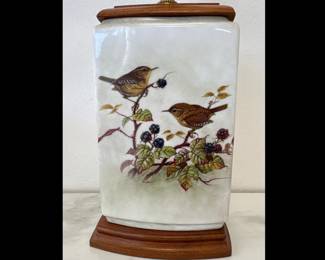 Lot 6182  Vintage Bird Ceramic Small Table Lamp