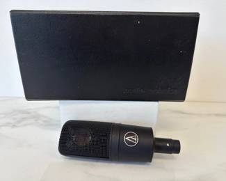 Lot 6375  AudioTechnica AT4040 Microphone Pro Audio Music Recording