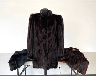 Lot 6417  Vintage Ladies Fur Stole Coats For Repurposing