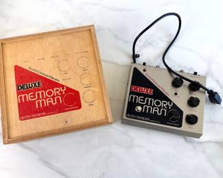 Lot 6349  Vintage ElectroHarmonix Deluxe Memory Man EchoChorusVibrato Guitar Pedal Pro Audio Music