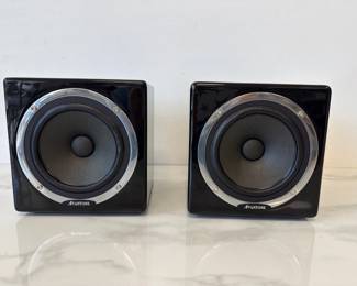 Lot 6365  Avantone MixCube Speakers Pair Pro Audio Music Recording