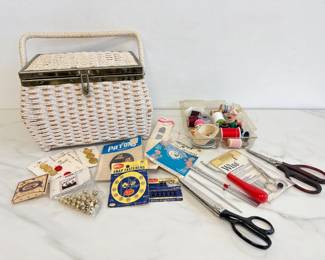 Lot 6188  Vintage Sewing Box Notions