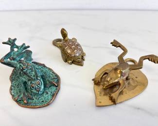 Lot 6201  Brass Frog Turtle Note Holder Paperweight Clips