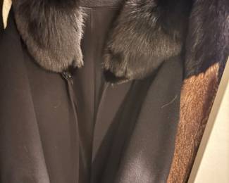 Black wool coat with faux fur trim - size L
