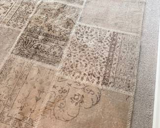 Large wool blend rug (10 x 14) - very good condition
