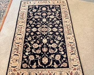100 % wool with fringe 3 x 5