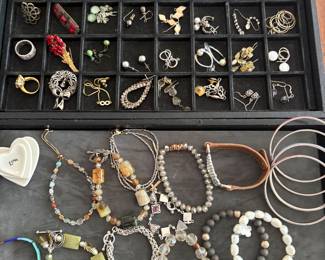 Costume jewelry 