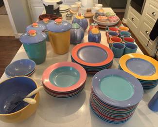 Colorways dishes and accessories by Yo Han Lindt
