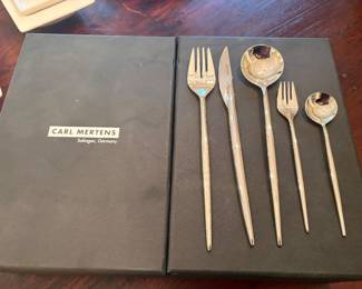 Carl Mertens 5-piece place settings - 6 place settings - new in box