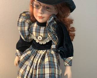Madame Alexander doll w stand - excellent condition 