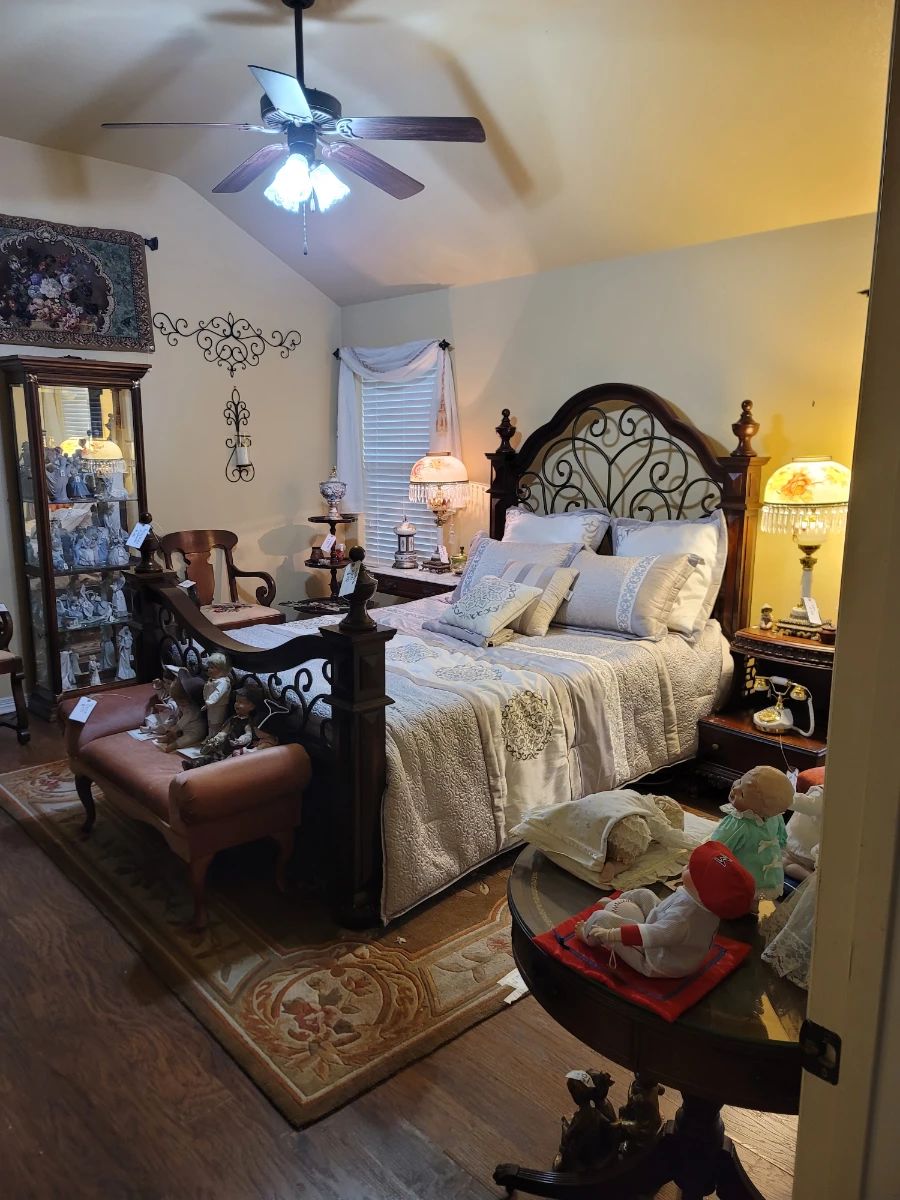 Queen Bed W/ Adjustable Base
